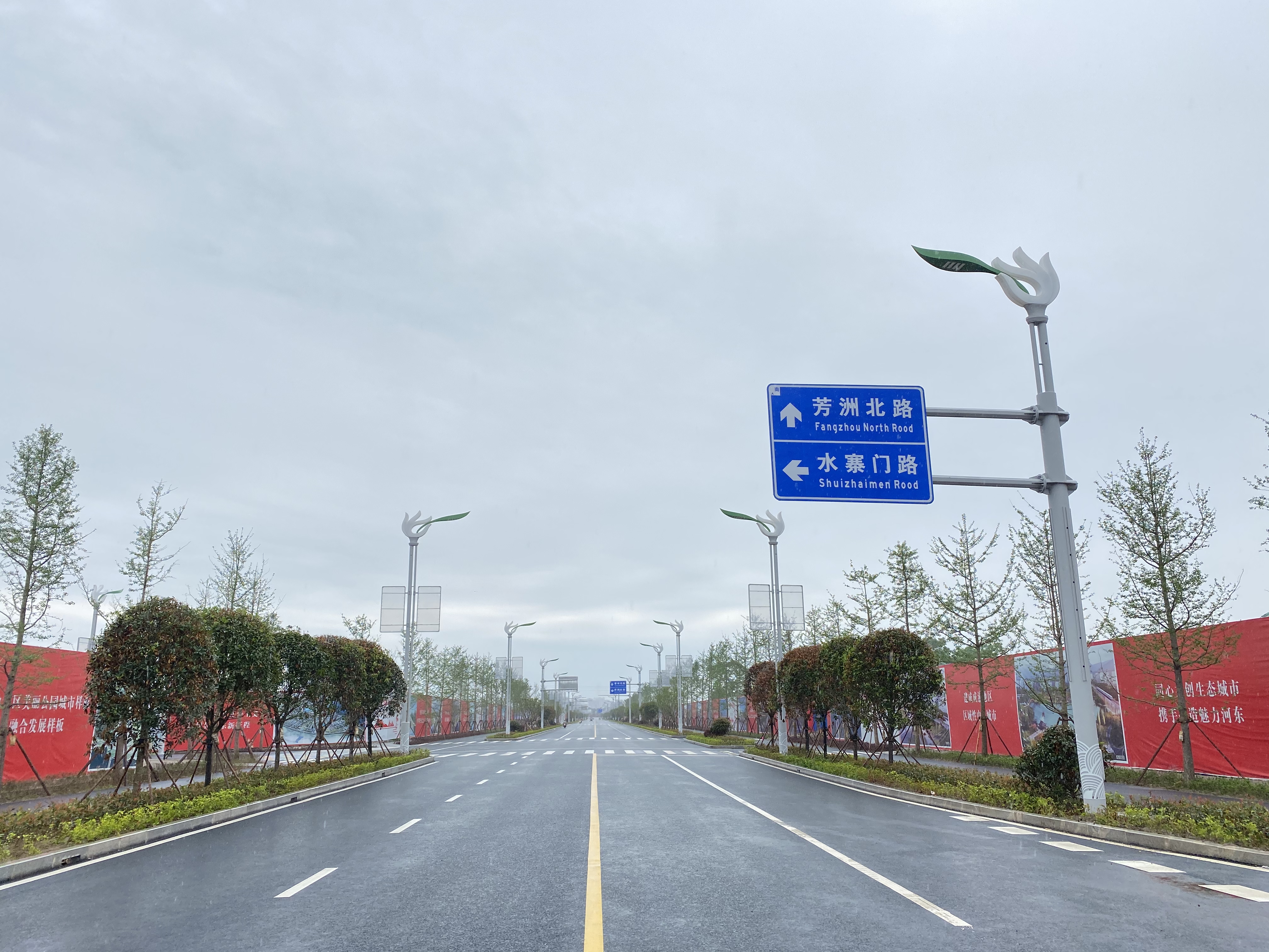 智慧路燈標(biāo)準(zhǔn)答案——遂寧首條多桿合一智慧景觀(guān)路燈示范段！